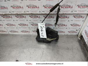 O139634 Gebruikte slotmechaniek portier 4deurs links-voor BMW 3-Serie