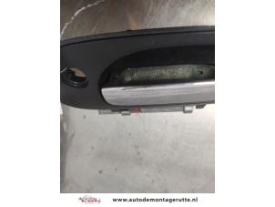 O139741 Gebruikte portiergreep 4deurs links-voor Nissan Almera