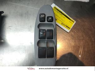 Gebruikte Combischakelaar ramen Nissan Almera Tino (V10M) 1.8 16V Prijs op aanvraag aangeboden door Autodemontage M.J. Rutte B.V.