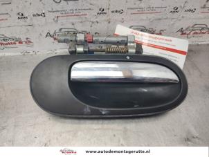 O139849 Gebruikte deurgreep 4deurs rechts-voor Nissan Almera