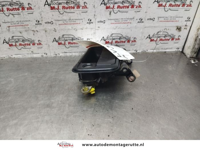 Portiergreep 4Deurs links-voor van een Suzuki Swift (SF413/416) 1.3i GL,GX 1993