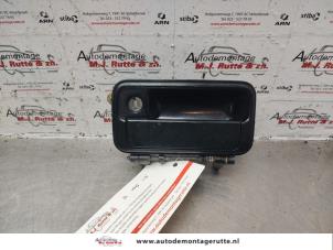 O140053 Gebruikte portiergreep 4deurs links-voor Suzuki Swift