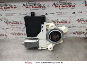 O140458 Gebruikte raammotor portier Volvo S40