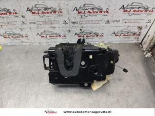 O140468 Gebruikte deurslot mechaniek 2deurs rechts Volkswagen Polo