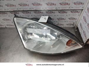 O140554 Gebruikte rechter koplamp Ford Focus