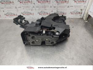 O140565 Gebruikte portierslot mechaniek 4deurs rechts-achter Volvo S40