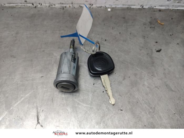 Gebruikte Sleutel+Contactslot Opel Agila O140569