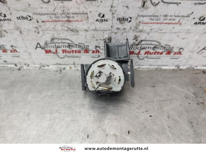 Elektrisch Deel Contactslot van een Opel Agila (A) 1.2 16V 2001