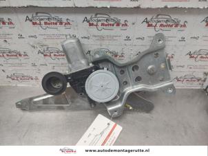 O140680 Gebruikte raammechaniek 2deurs rechts-achter Daihatsu Trevis