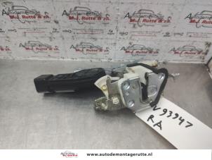 O140688 Gebruikte deurslot mechaniek 4deurs rechts-achter Daihatsu Trevis