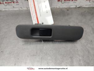 O140804 Gebruikte schakelaar elektrisch raam Suzuki Alto