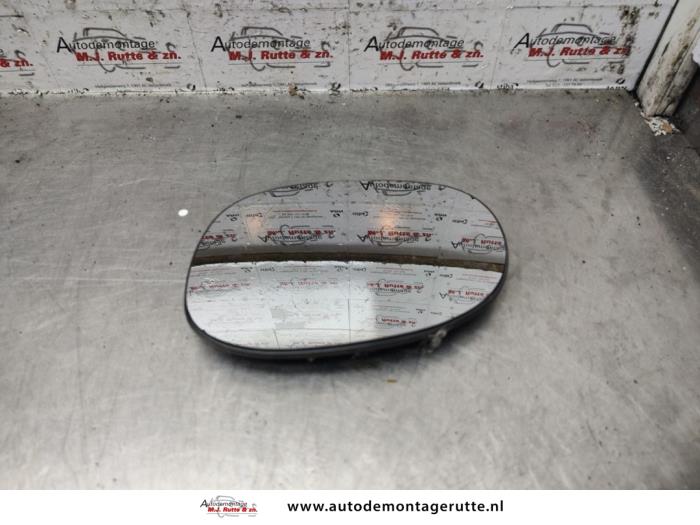 Spiegelglas links van een Peugeot 206 CC (2D) 2.0 16V 2001
