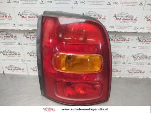 O140974 Gebruikte achterlicht links Nissan Micra