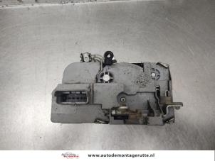O140983 Gebruikte slotmechaniek portier 2deurs links Citroen Berlingo