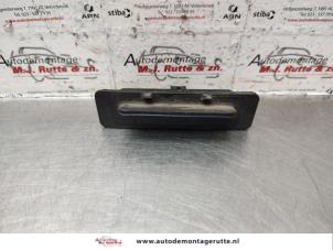 O141021 Gebruikte handgreep achterklep Renault Laguna