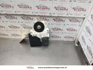 O141160 Gebruikte raammotor portier Audi A3