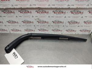 O141202 Gebruikte ruitenwisserarm achter Chevrolet Spark