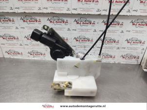 O141262 Gebruikte slotmechaniek portier 4deurs links-achter Suzuki Alto
