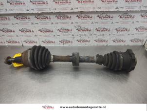 O141453 Gebruikte steekas links-voor Seat Leon