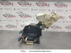 O141515 Gebruikte slotmechaniek portier 4deurs rechts-voor Nissan Almera