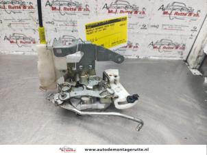 O141551 Gebruikte portierslot mechaniek 2deurs rechts Peugeot 107
