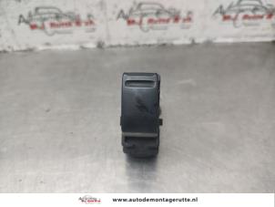 O141641 Gebruikte schakelaar elektrisch raam Subaru Forester