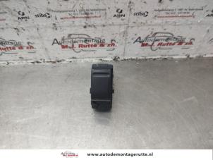 O141657 Gebruikte schakelaar elektrisch raam Subaru Forester