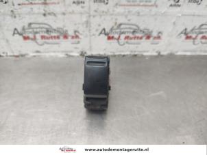 O141658 Gebruikte schakelaar elektrisch raam Subaru Forester