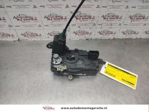 O141738 Gebruikte slotmechaniek portier 4deurs links-voor Opel Astra