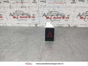 O141891 Gebruikte schakelaar paniekverlichting Nissan Qashqai