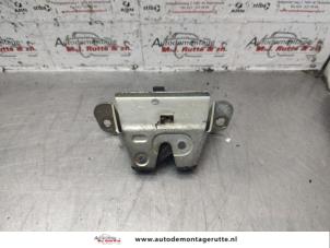O141925 Gebruikte slotmechaniek achterklep Citroen C1