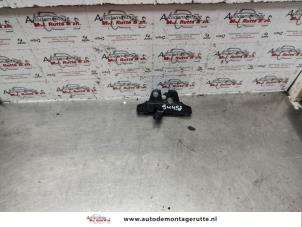 O142084 Gebruikte achterklep slotmechaniek Peugeot 206