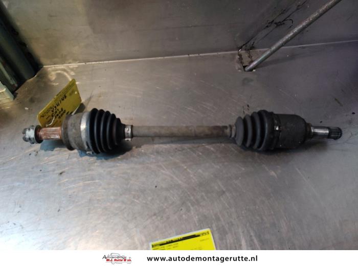 Homokineetas links-voor van een Fiat Panda (169) 1.2, Classic 2010