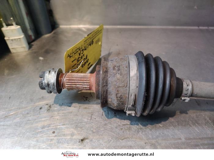 Homokineetas links-voor van een Fiat Panda (169) 1.2, Classic 2010