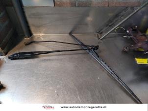 O142204 Gebruikte ruitenwisserarm voor Toyota Aygo