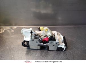 O142337 Gebruikte slotmechaniek portier 4deurs rechts-voor Dodge Caliber