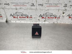 Gebruikte Gevarenlicht Schakelaar Peugeot 3008 I (0U/HU) 1.6 HDiF 16V Prijs € 15,00 Margeregeling aangeboden door Autodemontage M.J. Rutte B.V.