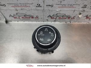 Gebruikte ESP Schakelaar Peugeot 3008 I (0U/HU) 1.6 HDiF 16V Prijs € 20,00 Margeregeling aangeboden door Autodemontage M.J. Rutte B.V.