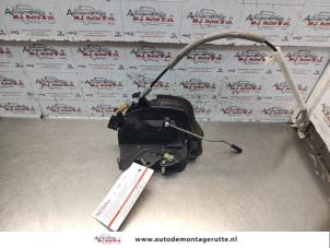 O142423 Gebruikte portierslot mechaniek 2deurs links BMW 3-Serie