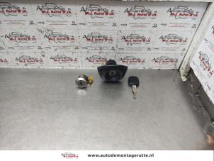 O142455 Gebruikte cilinderslot portier links Suzuki Alto