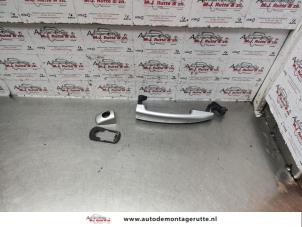 O142463 Gebruikte portiergreep 4deurs links-voor Peugeot 3008
