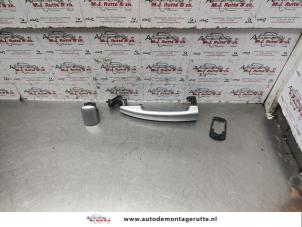 O142464 Gebruikte portiergreep 4deurs links-achter Peugeot 3008