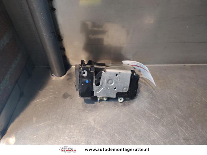 Deurslot Mechaniek 4Deurs links-voor van een Ford Fiesta 5 (JD/JH) 1.3 2007