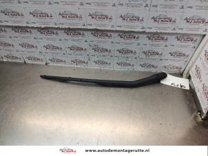 O142532 Gebruikte ruitenwisserarm achter Fiat Punto