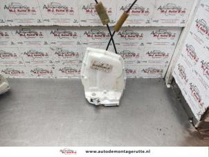 O142579 Gebruikte portierslot mechaniek 4deurs links-achter Suzuki Swift