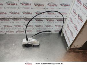 O142637 Gebruikte deurslot mechaniek 2deurs rechts Renault Twingo