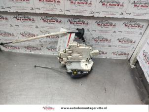O143001 Gebruikte portierslot mechaniek 4deurs rechts-voor Audi A6