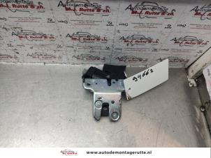 O142992 Gebruikte slotmechaniek achterklep Audi A6