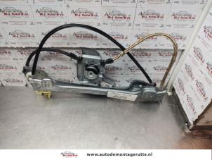 O143164 Gebruikte ruitmechaniek 2deurs links-voor Peugeot 1007