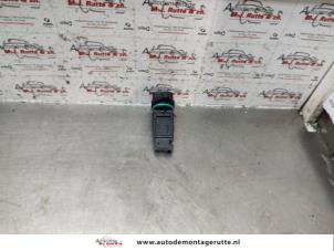 O143240 Gebruikte luchthoeveelheidsmeter Volvo S40